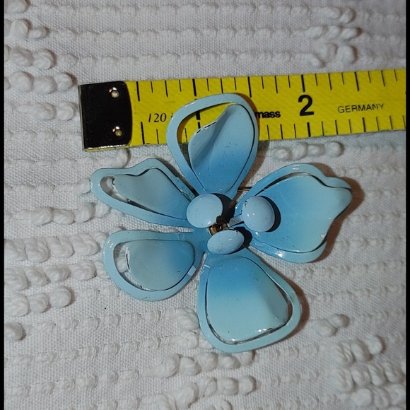 Vintage enamel dipped metal flower brooch - Picture 4 of 4